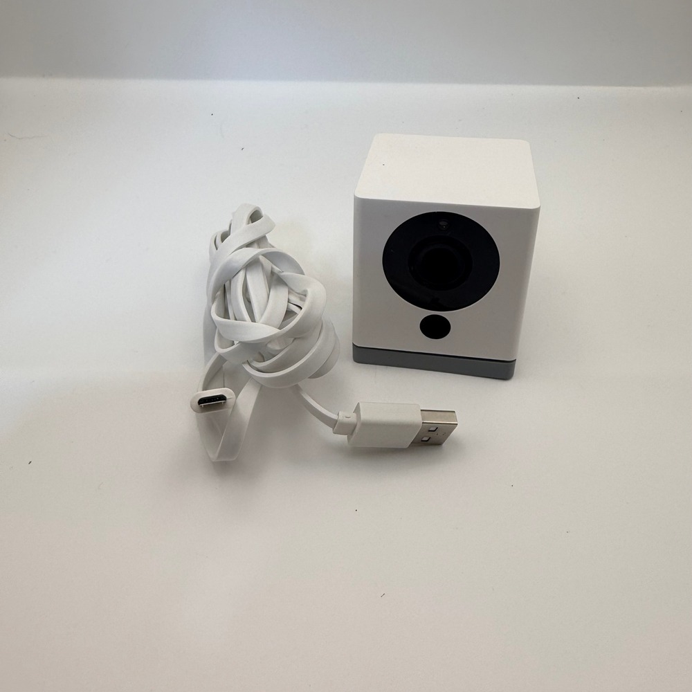 Wyze Cam v2 1080p HD Indoor Smart Home Security Camera White WYZEC2 TESTED WORKS